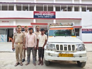पिकअप से 11 गोवंशीय पशु बरामद, दो तस्कर गिरफ्ता